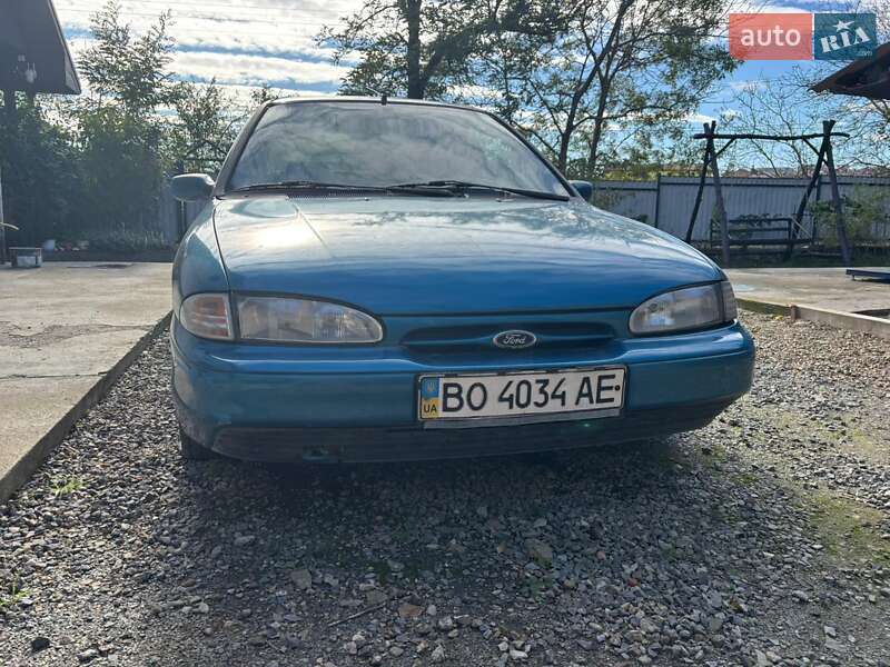 Ліфтбек Ford Mondeo 1993 в Чорткові