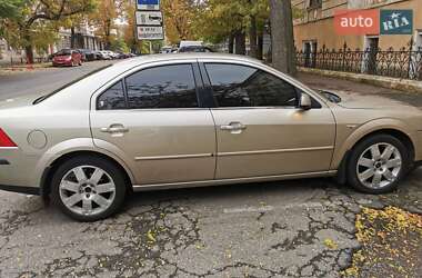 Седан Ford Mondeo 2004 в  фото 9 Седан Ford Mondeo 2004 в