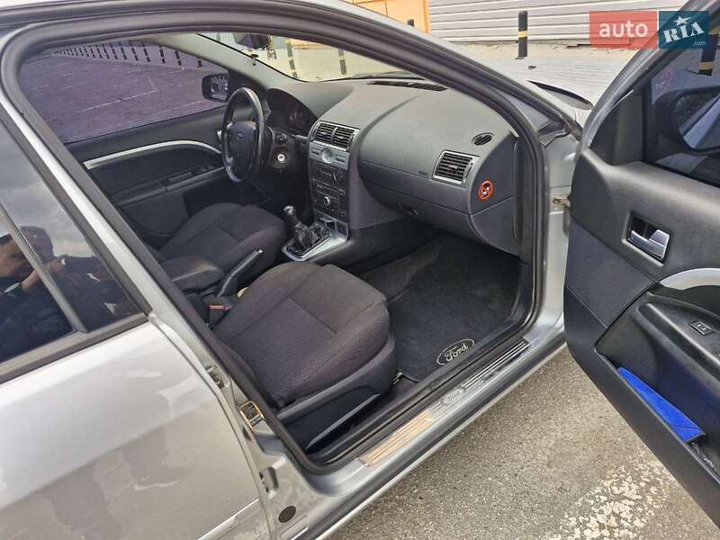 Ліфтбек Ford Mondeo 2004 в Харкові