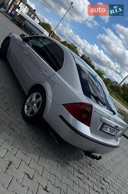 Лифтбек Ford Mondeo 2001 в 
