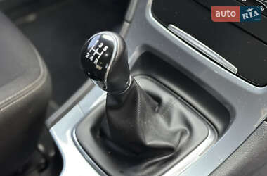 Седан Ford Mondeo 2011 в  фото 30 Седан Ford Mondeo 2011 в