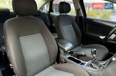 Седан Ford Mondeo 2011 в  фото 31 Седан Ford Mondeo 2011 в