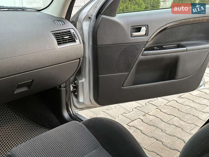 Седан Ford Mondeo 2005 в Одессе