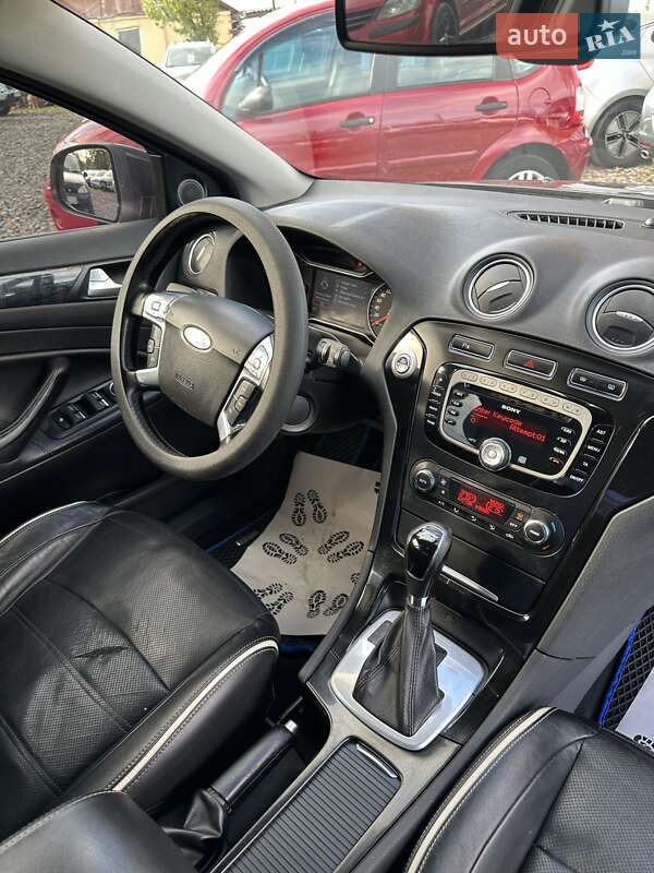 Седан Ford Mondeo 2011 в Смеле