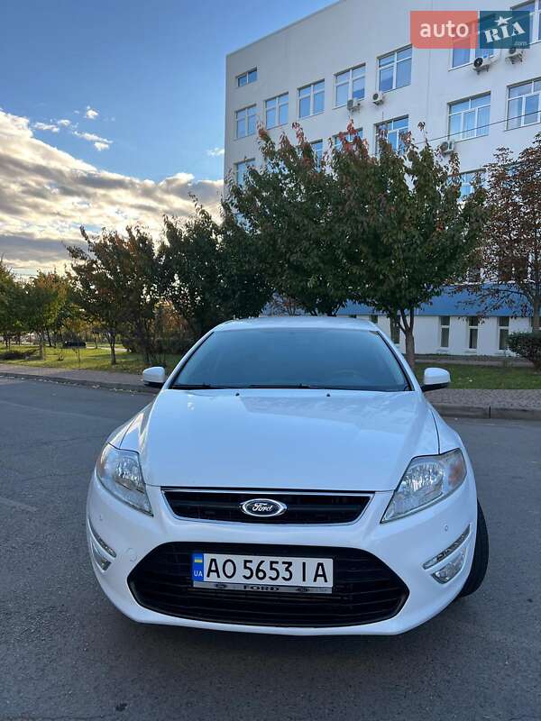 Седан Ford Mondeo 2012 в Ужгороде