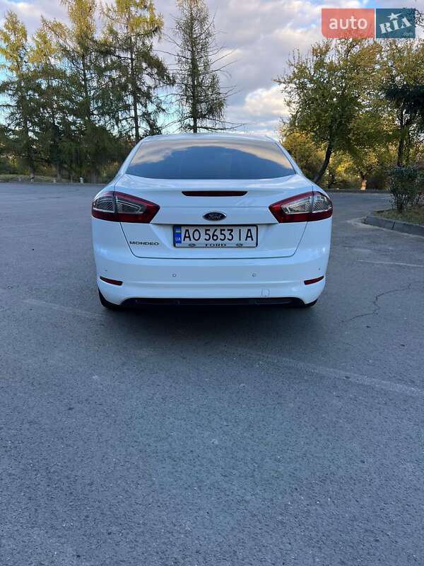 Седан Ford Mondeo 2012 в Ужгороде