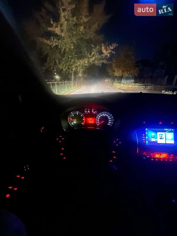 Седан Ford Mondeo 2012 в Ужгороде