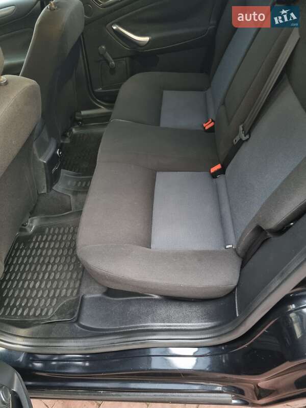 Седан Ford Mondeo 2012 в Стрые