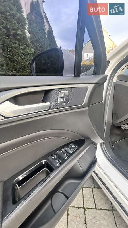 Седан Ford Mondeo 2016 в Мукачево