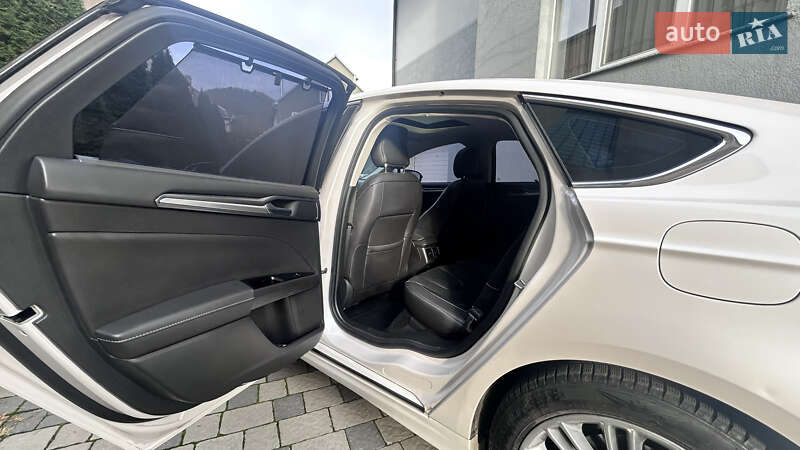 Седан Ford Mondeo 2016 в Мукачево