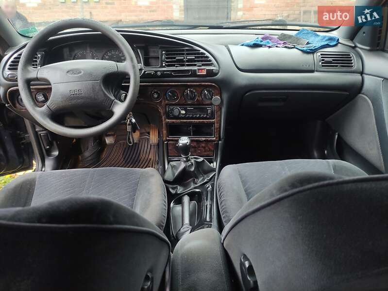 Лифтбек Ford Mondeo 1995 в Виннице
