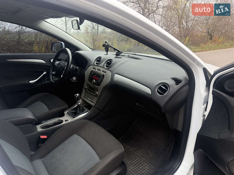 Ліфтбек Ford Mondeo 2010 в Києві фото 12 Ліфтбек Ford Mondeo 2010 в Києві