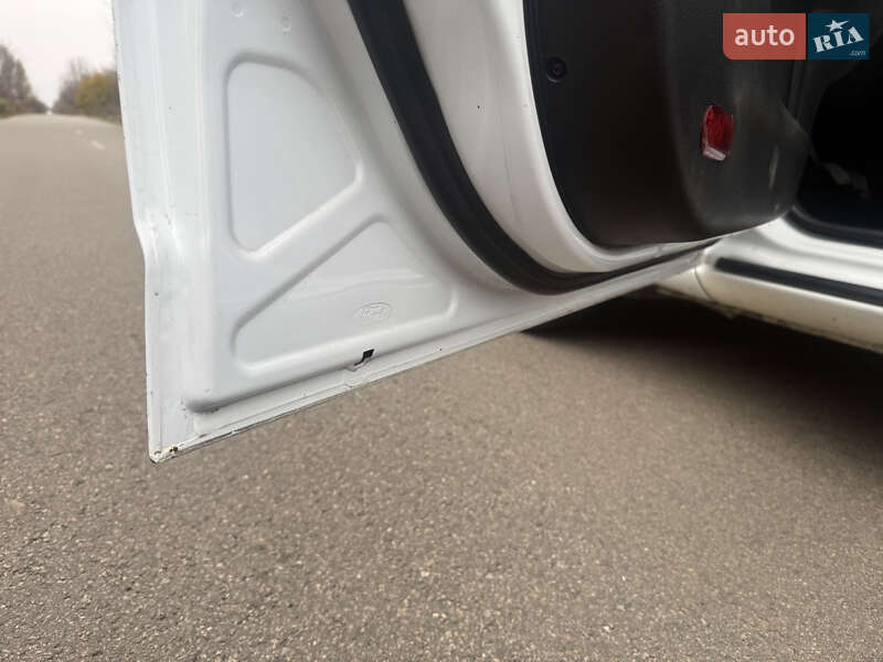 Ліфтбек Ford Mondeo 2010 в Києві фото 17 Ліфтбек Ford Mondeo 2010 в Києві