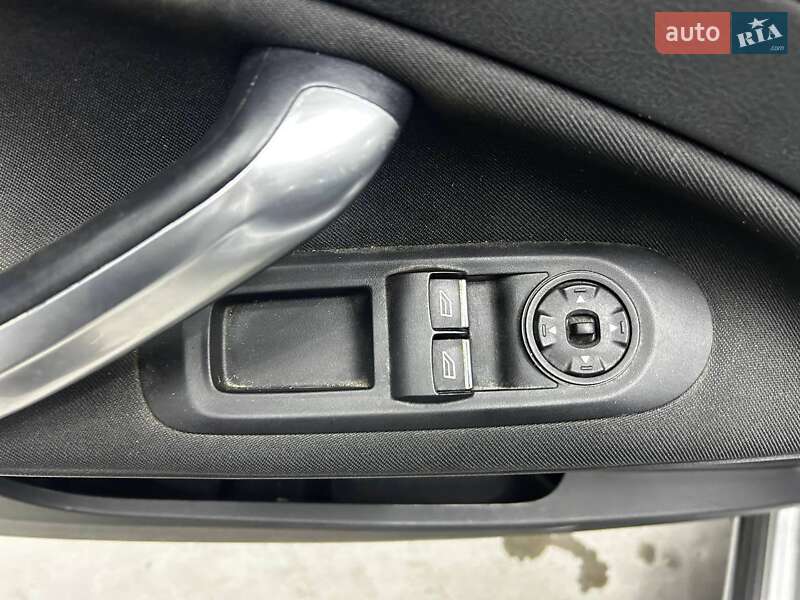 Седан Ford Mondeo 2012 в Черновцах