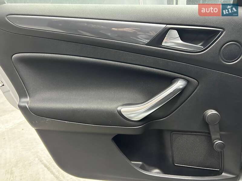 Седан Ford Mondeo 2012 в Черновцах