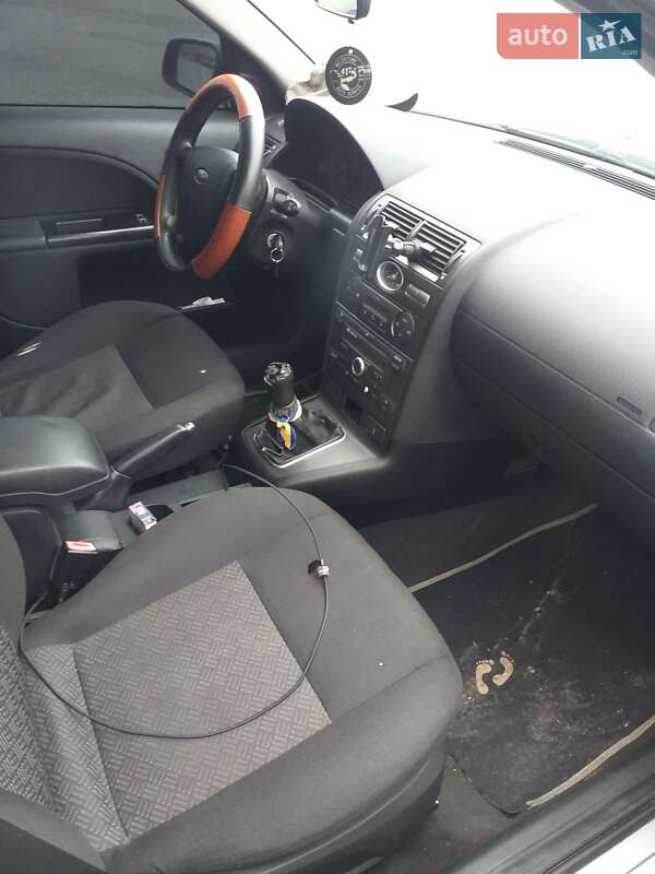 Лифтбек Ford Mondeo 2006 в Житомире