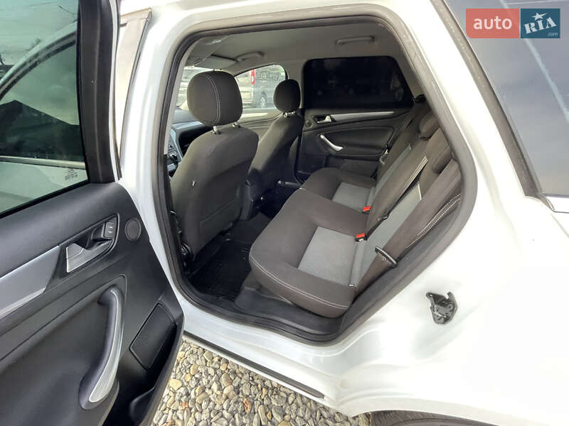 Універсал Ford Mondeo 2012 в Чернівцях