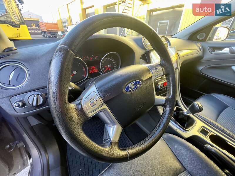 Ліфтбек Ford Mondeo 2013 в Чернігові