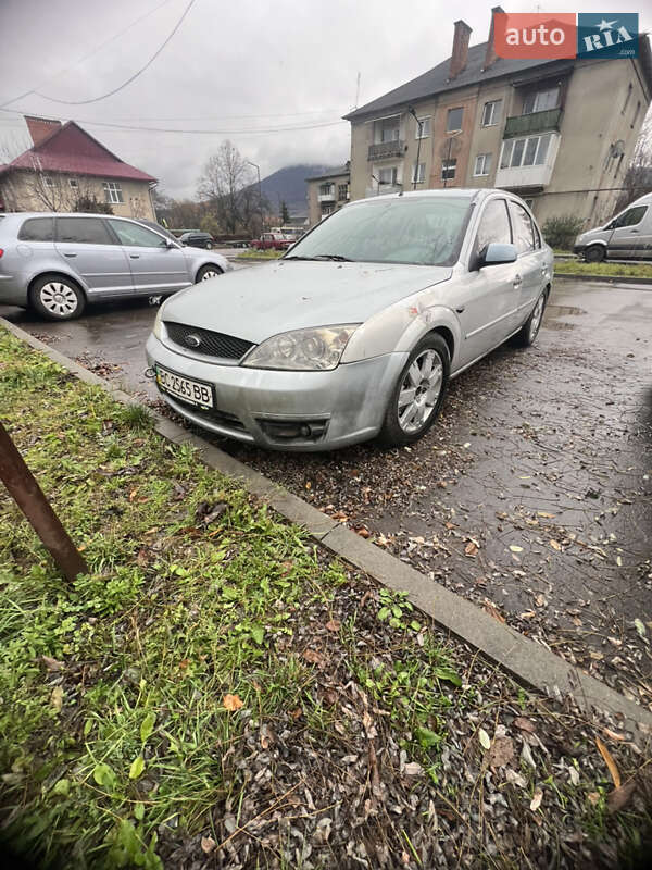Седан Ford Mondeo 2003 в Перечине