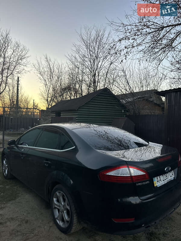 Седан Ford Mondeo 2010 в Олевську