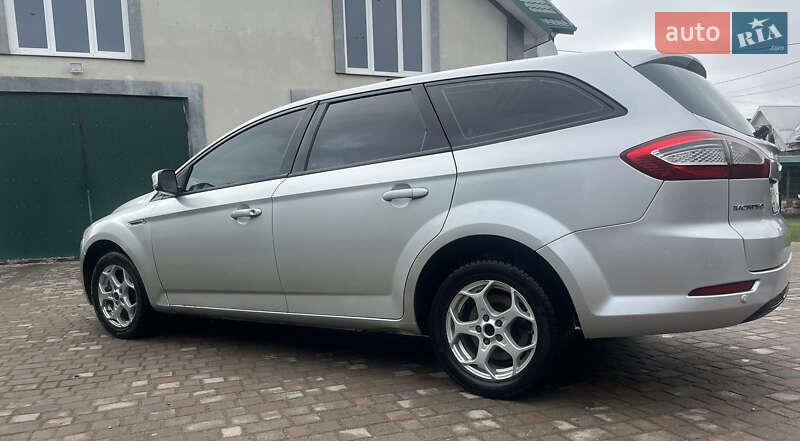 Універсал Ford Mondeo 2013 в Золочеві