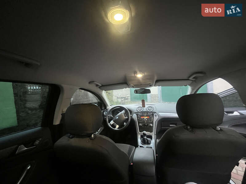 Універсал Ford Mondeo 2013 в Золочеві