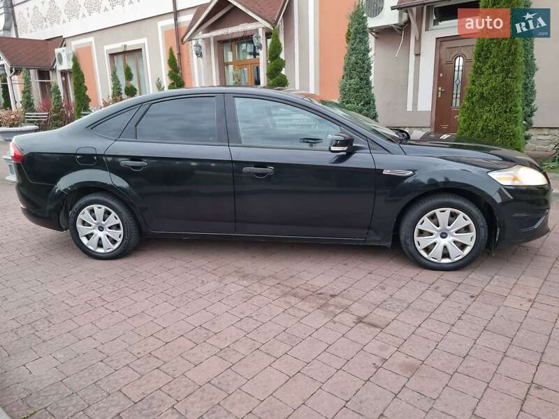 Седан Ford Mondeo 2012 в Стрию