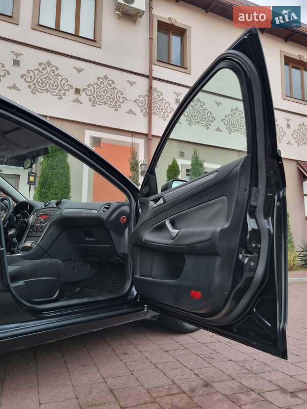 Седан Ford Mondeo 2012 в Стрию