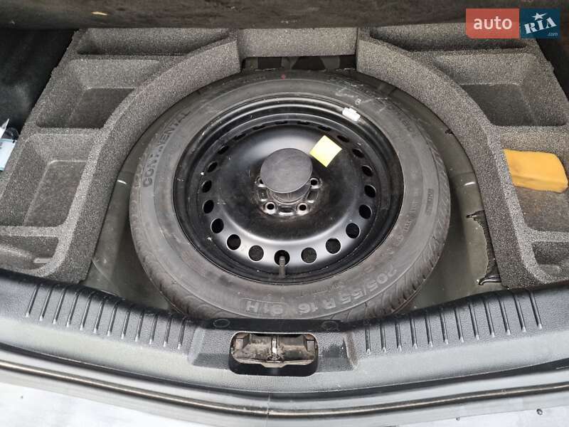 Седан Ford Mondeo 2012 в Стрию