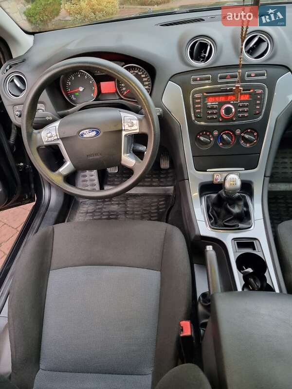 Седан Ford Mondeo 2012 в Стрию