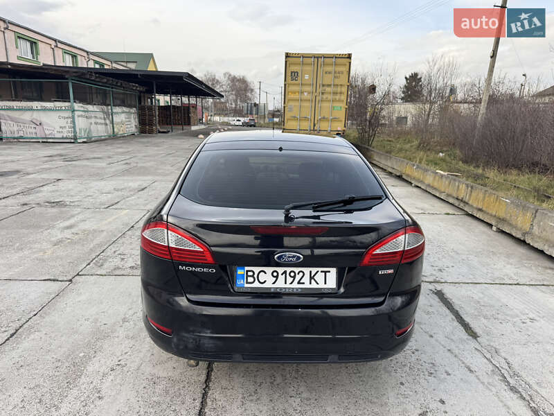Седан Ford Mondeo 2010 в Стрию