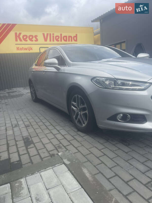 Седан Ford Mondeo 2015 в Киеве
