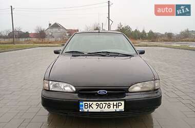 Седан Ford Mondeo 1994 в Ровно