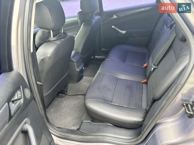 Седан Ford Mondeo 2012 в Охтирці