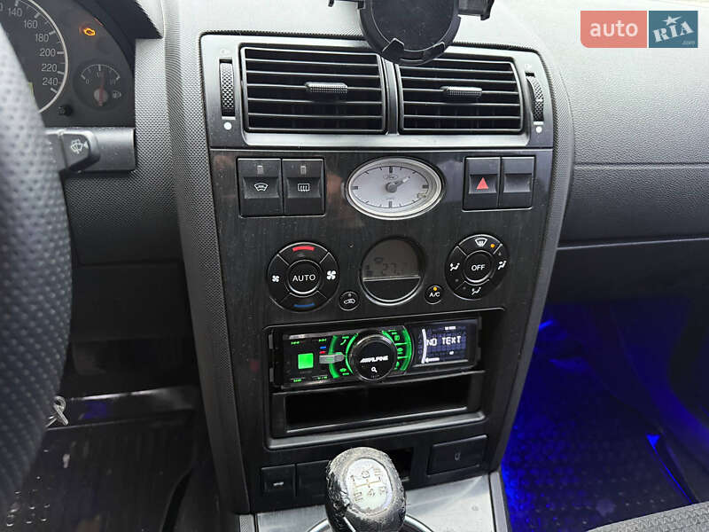 Седан Ford Mondeo 2002 в Коростене