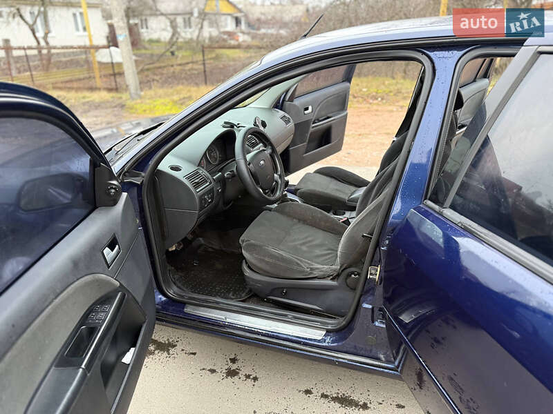 Седан Ford Mondeo 2002 в Коростене