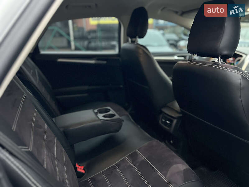 Седан Ford Mondeo 2017 в Миргороде