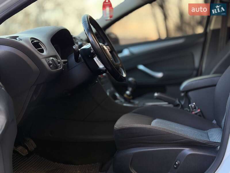 Лифтбек Ford Mondeo 2013 в Николаеве