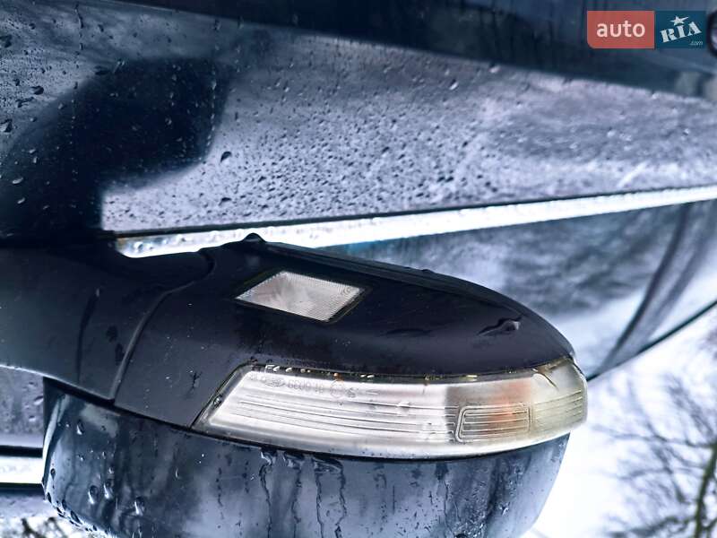 Седан Ford Mondeo 2011 в Глухове