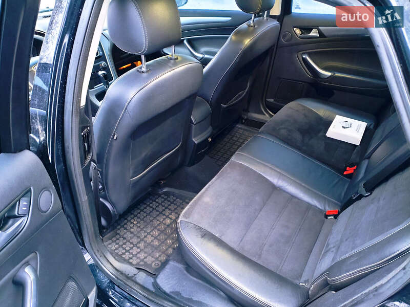 Седан Ford Mondeo 2011 в Глухове