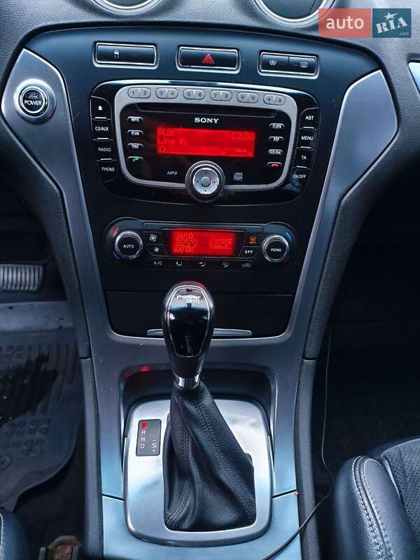 Седан Ford Mondeo 2011 в Глухове