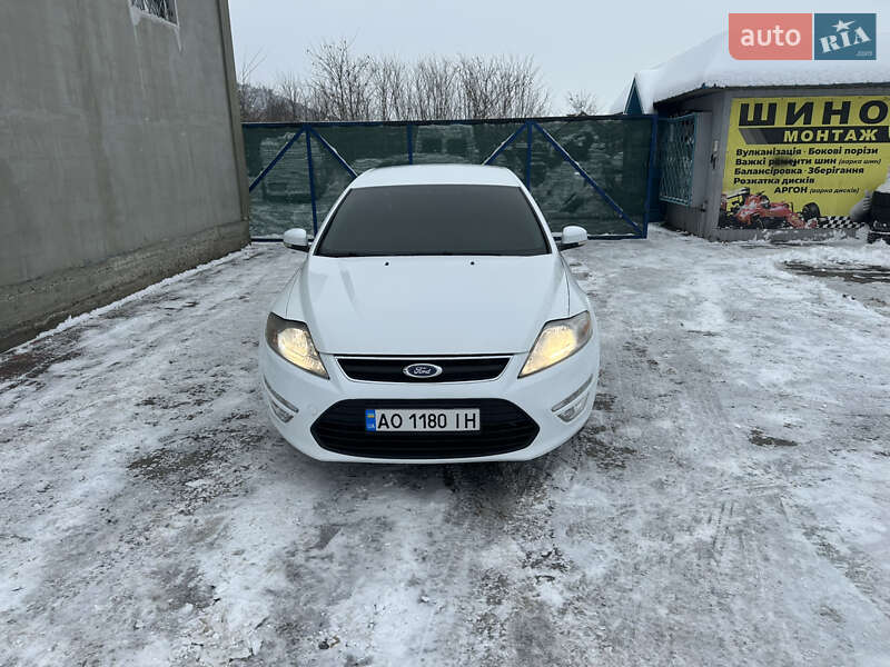 Седан Ford Mondeo 2012 в Мукачево