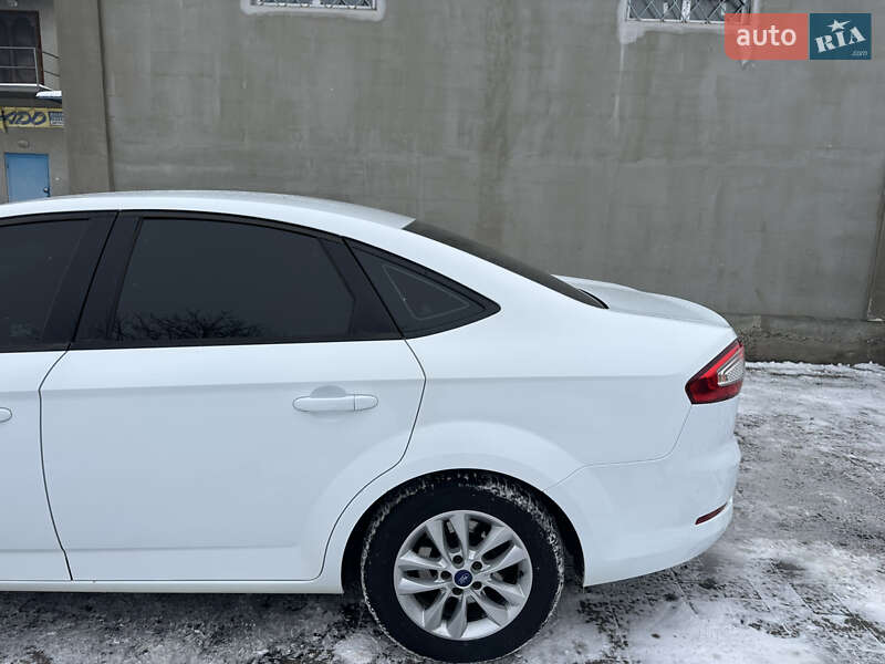 Седан Ford Mondeo 2012 в Мукачево