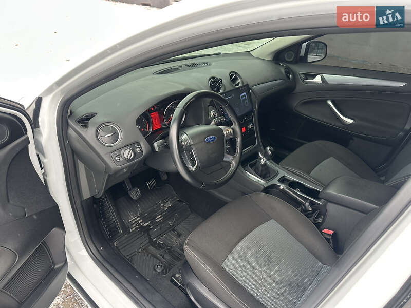 Седан Ford Mondeo 2012 в Мукачево