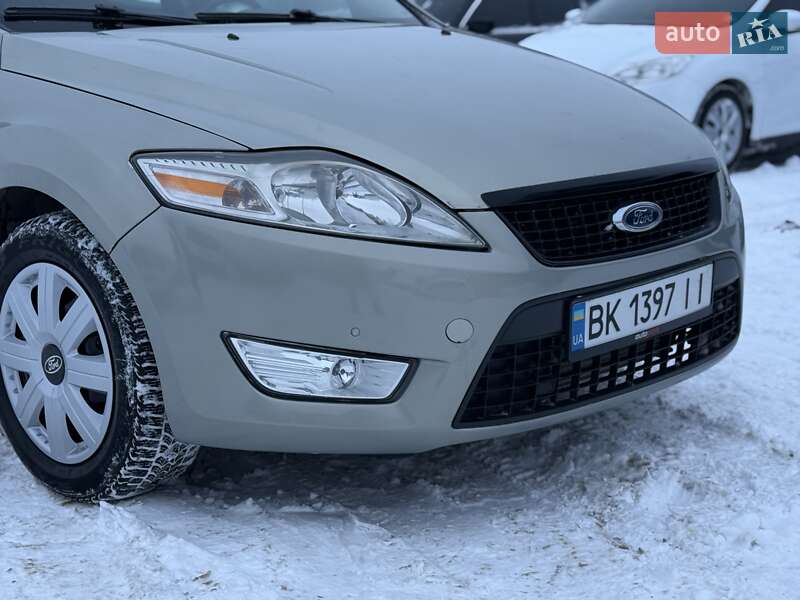 Седан Ford Mondeo 2010 в Ровно