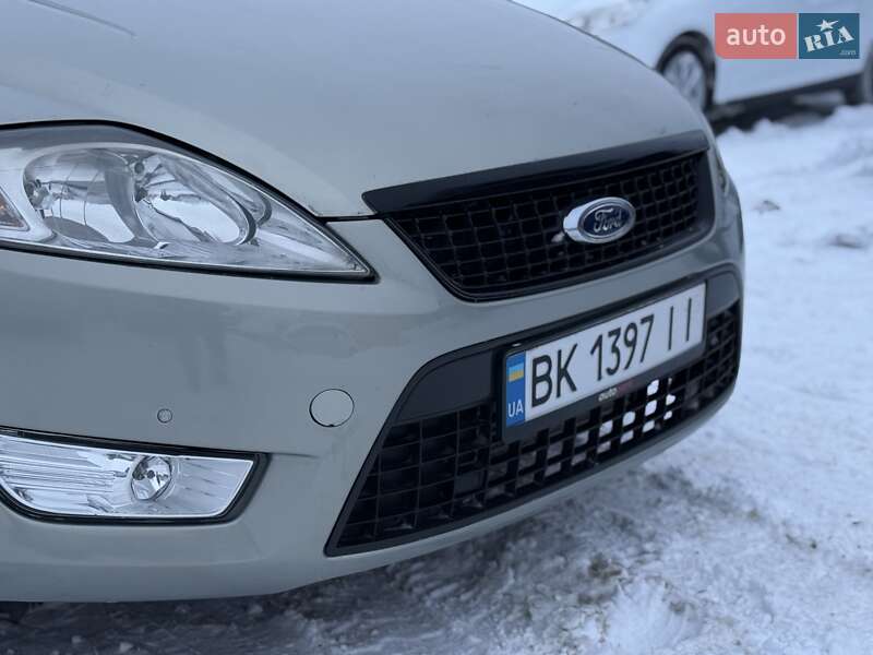Седан Ford Mondeo 2010 в Ровно