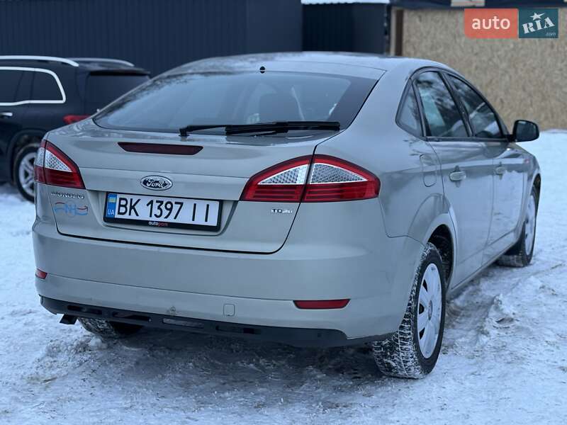 Седан Ford Mondeo 2010 в Ровно