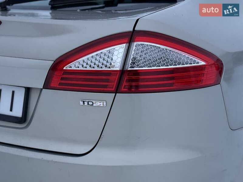 Седан Ford Mondeo 2010 в Ровно