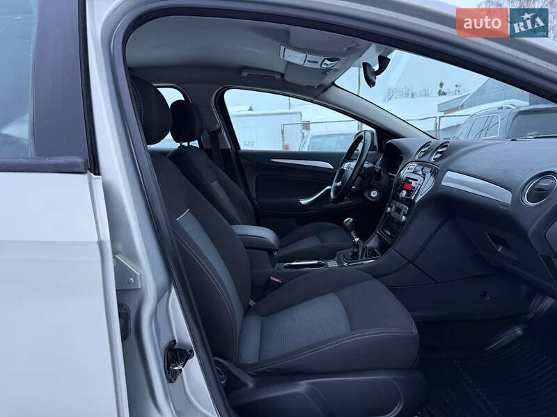 Седан Ford Mondeo 2010 в Ровно