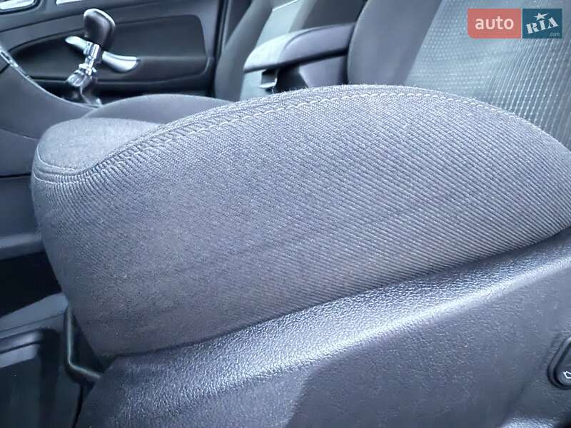 Седан Ford Mondeo 2010 в Ровно